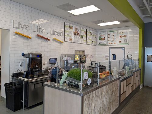 Juices, smoothies, acai bowls and more at Juice It Up in Los Banos