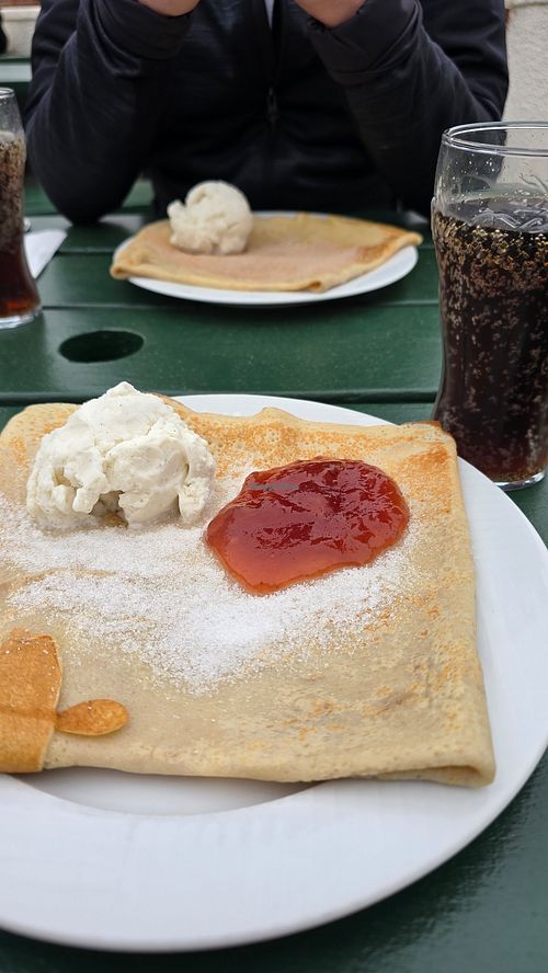 Der Klassiker mit Vanilleeis at Hans & Grethe Crêperie in Fanoe