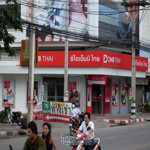 On the other side of the road 'Prachasampon Road Lane 2' is signposted.The 'Vegetarian' sign is just visible in th left. Walk down th small alley. at Jey Im Boon in Chiang Mai