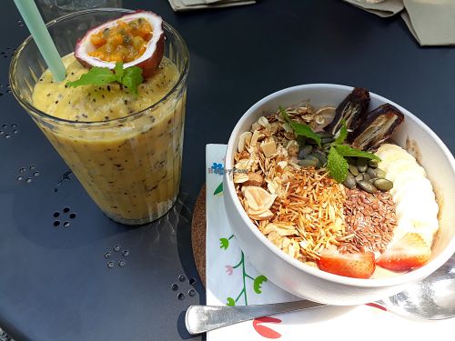 Smoothie Bowl & Smoothie at Snooze in Chiang Mai