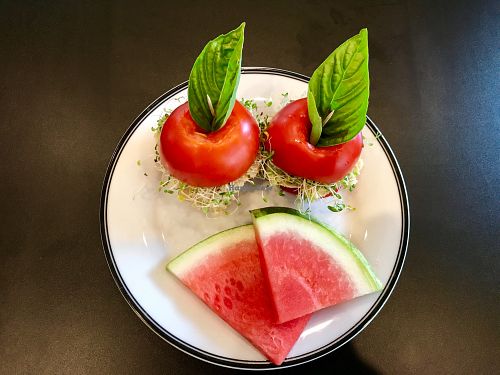 Organic heirloom tomatoes and fresh mouthwatering melon at Farm Fresh Cafe in Brunswick