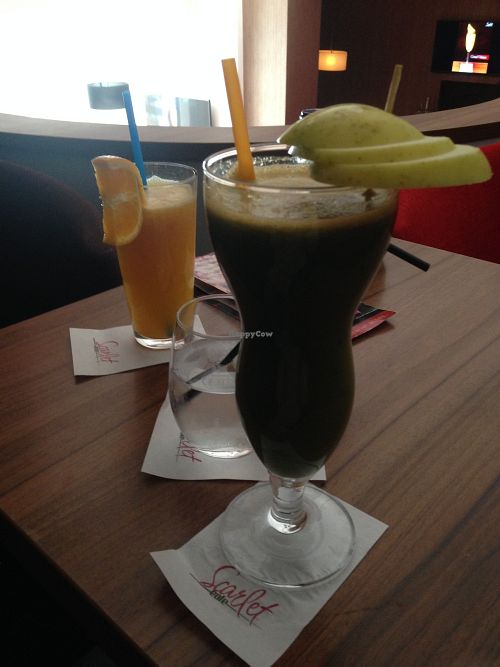 smoothie and juice at Scarlet Cafe in Targu Mures
