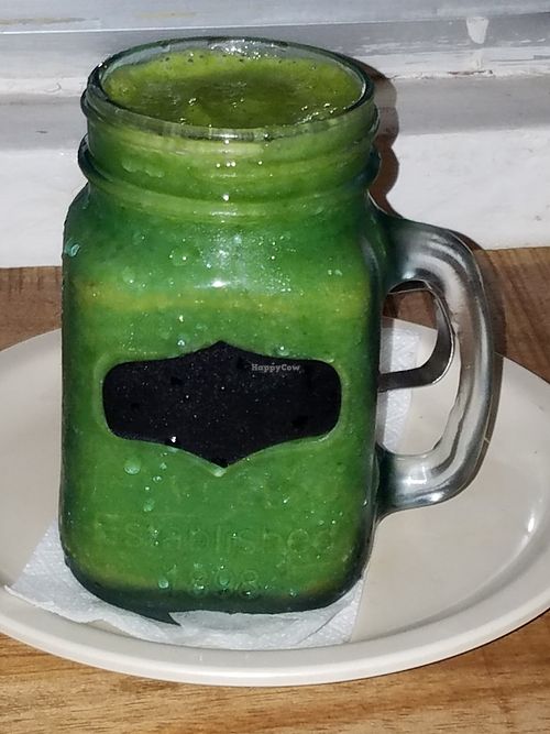 Green smoothie at Huacamole Vegan Food in San Pedro