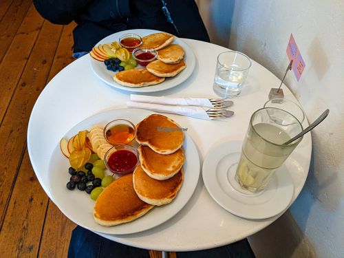 Pancake breakfasts and Ginger Tea at Hom at Hom in Berlin