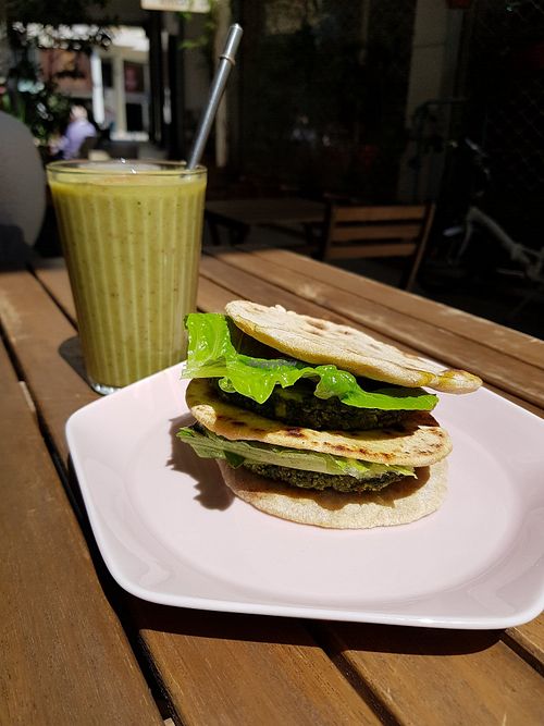 Spinach burger with the smoothie of the day (apple, banana, cinnamon, parsley) at Solar Kitchen Bar in Larnaca
