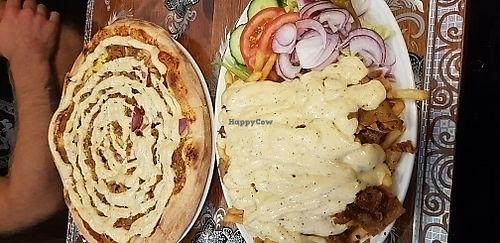 vegan kebabpizza and vegan kebabtallrik with extra vegan mild sauce at Piri Piri in Skurup